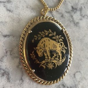 Vintage Taurus Bull Zodiac Necklace Pendant Gold-Tone & Black very nice